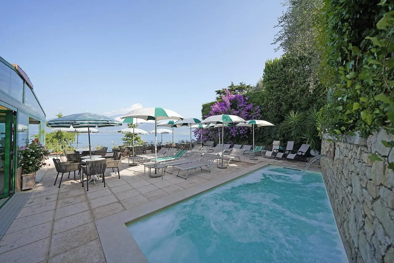 Hotel Villa Carlotta トッリ・デル・ベーナコ