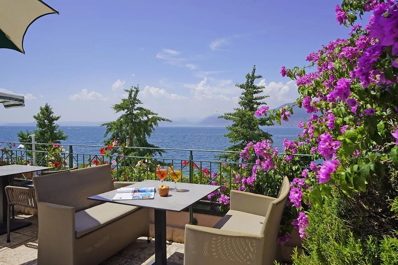 Hotel Villa Carlotta トッリ・デル・ベーナコ
