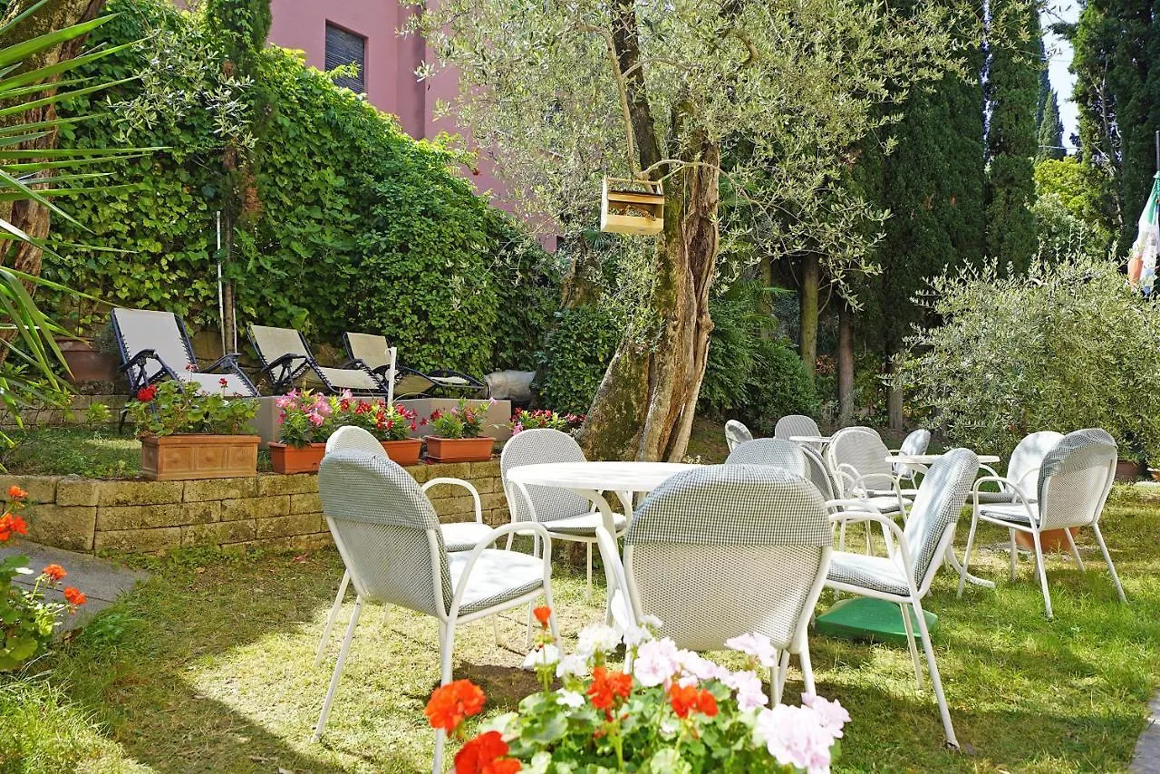 Hotel Villa Carlotta トッリ・デル・ベーナコ