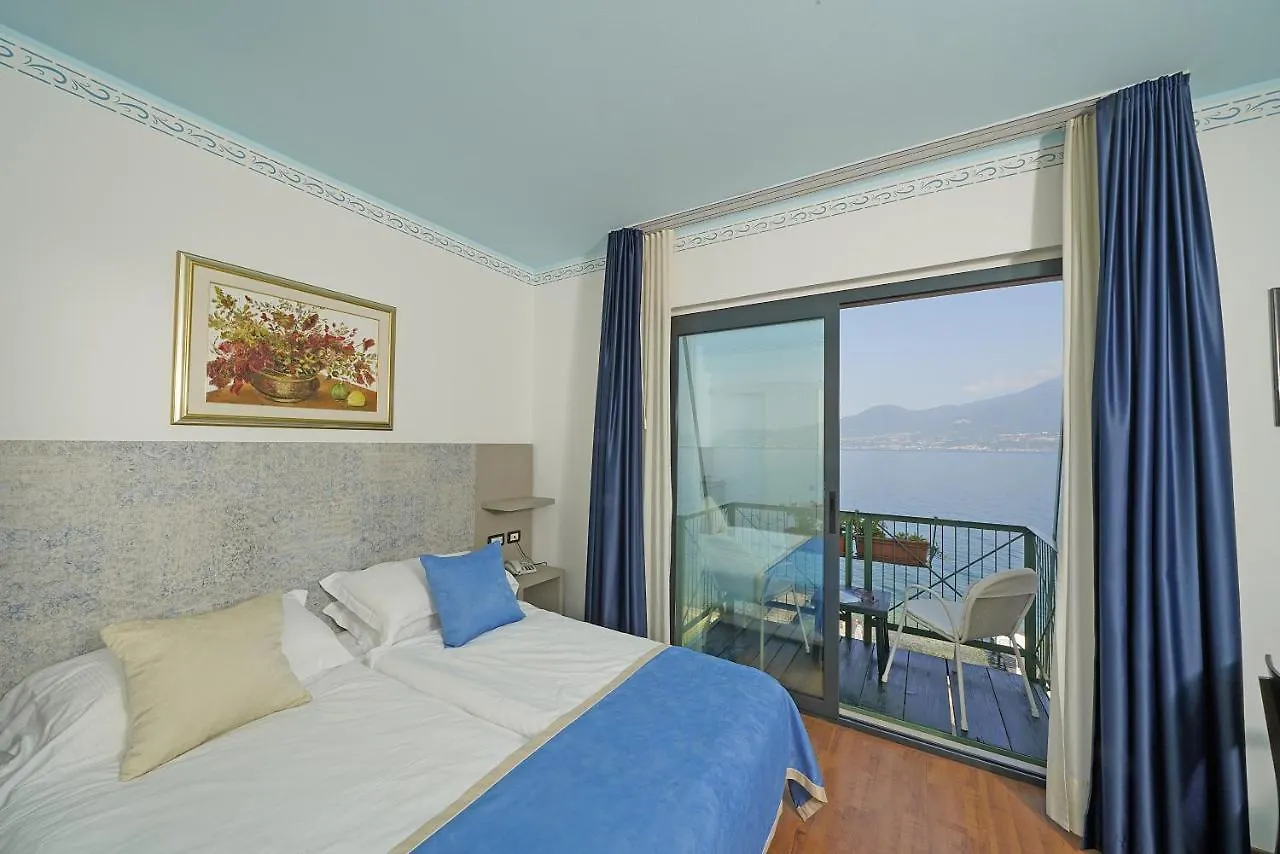 Hotel Villa Carlotta トッリ・デル・ベーナコ