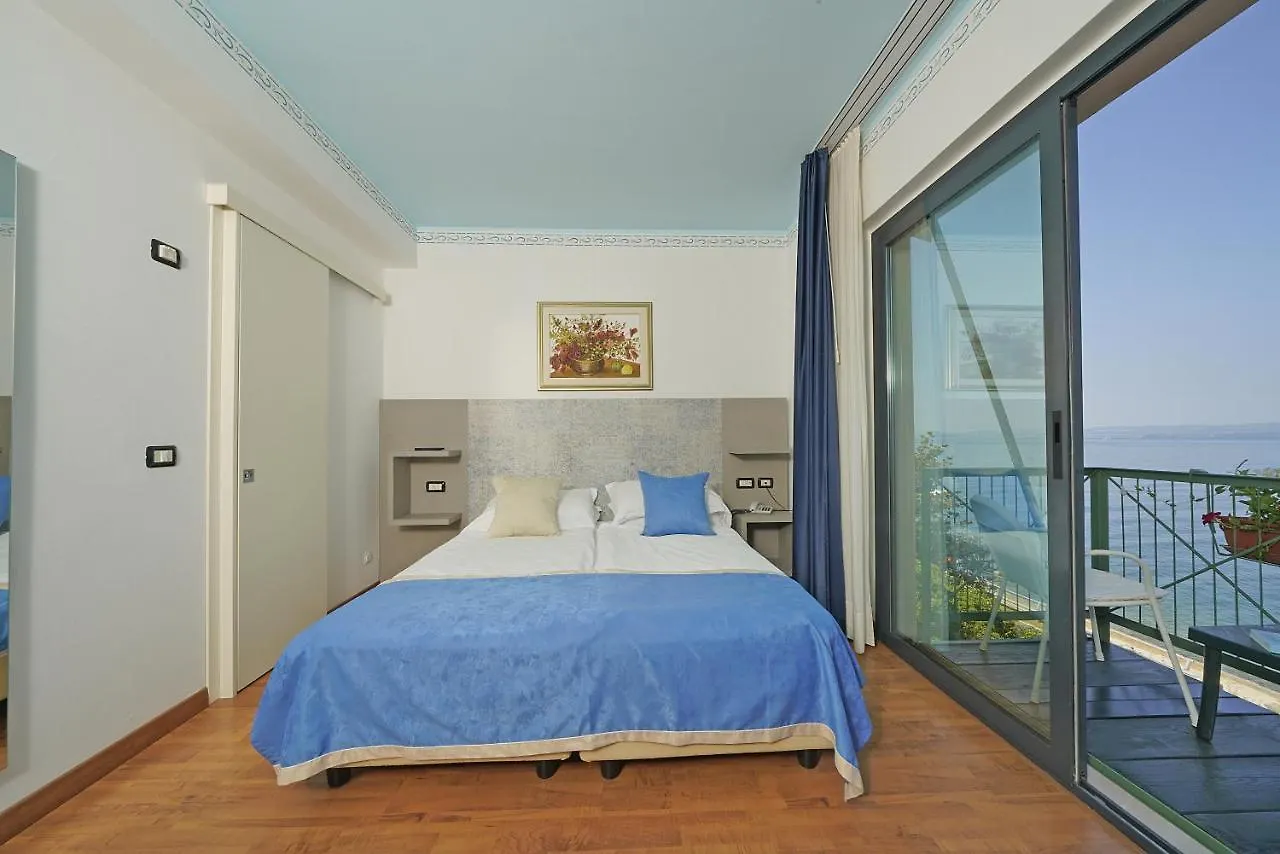 Hotel Villa Carlotta トッリ・デル・ベーナコ 3*,  イタリア
