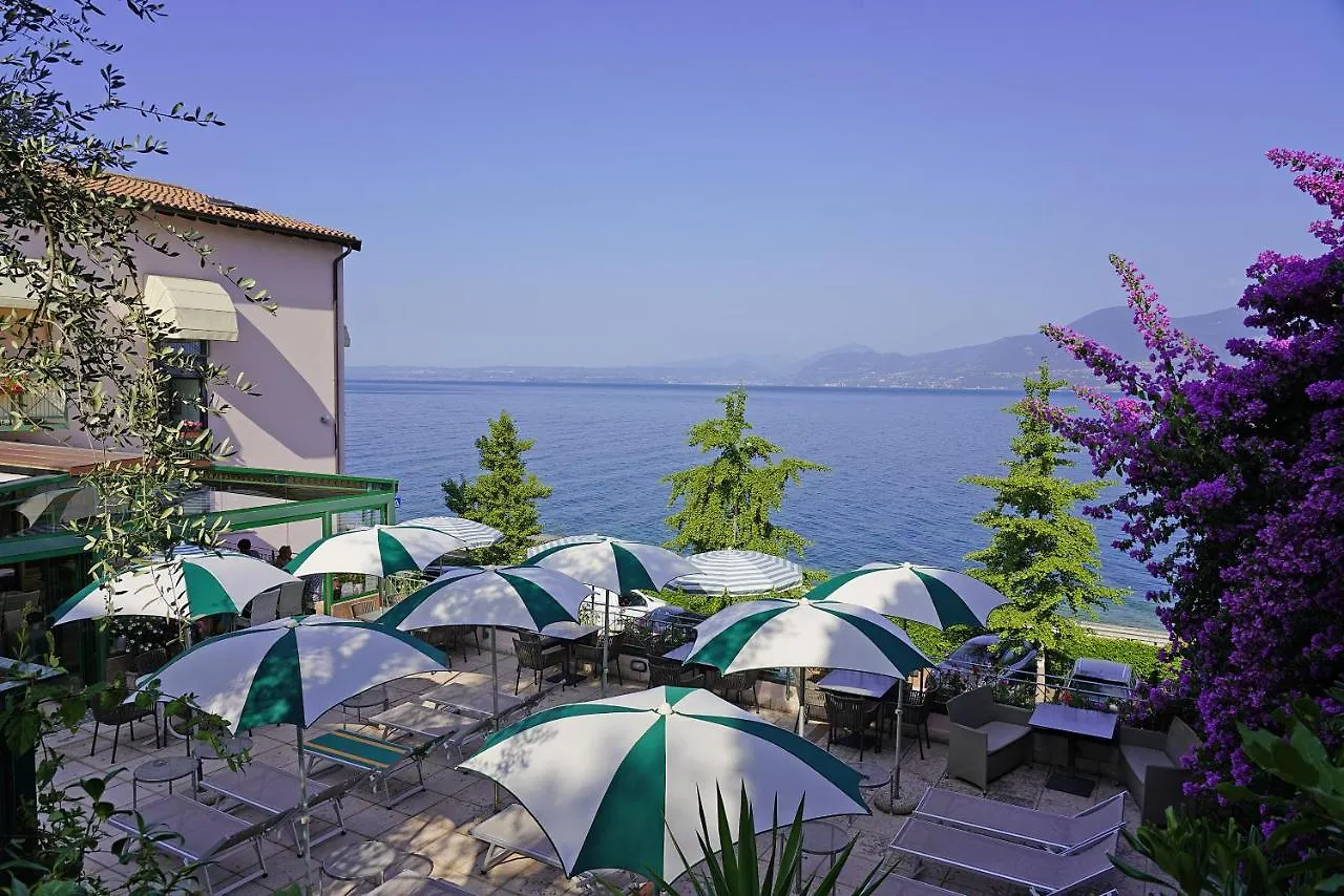 Hotel Villa Carlotta トッリ・デル・ベーナコ