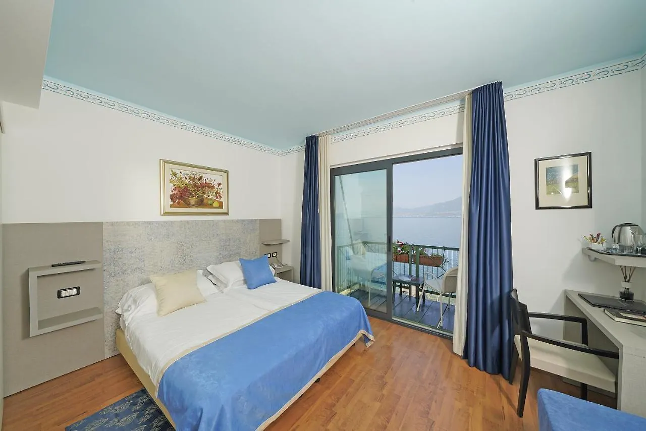 ***  Hotel Villa Carlotta トッリ・デル・ベーナコ イタリア