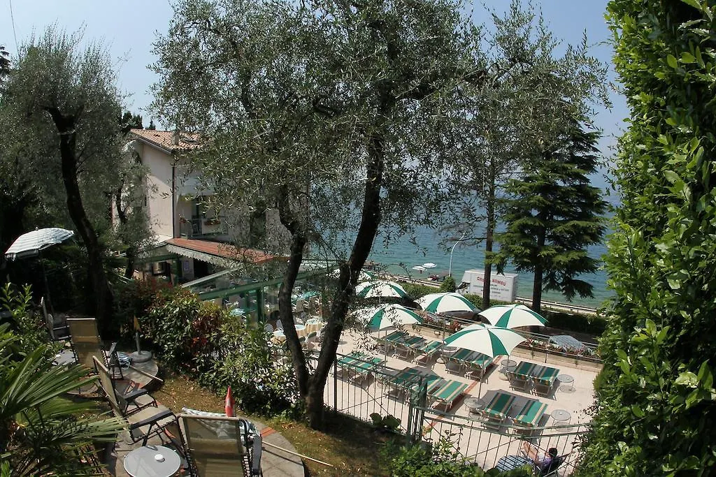 Hotel Villa Carlotta トッリ・デル・ベーナコ