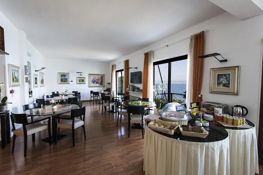 Hotel Villa Carlotta トッリ・デル・ベーナコ