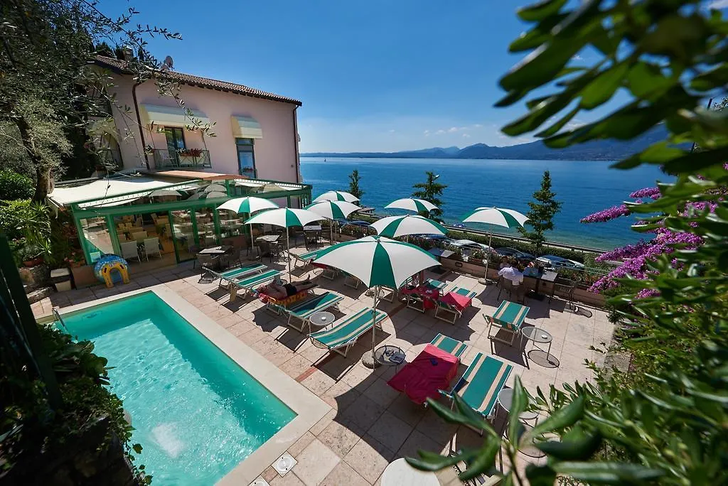 Hotel Villa Carlotta トッリ・デル・ベーナコ
